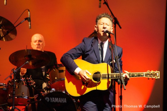 Lyle sings red for web