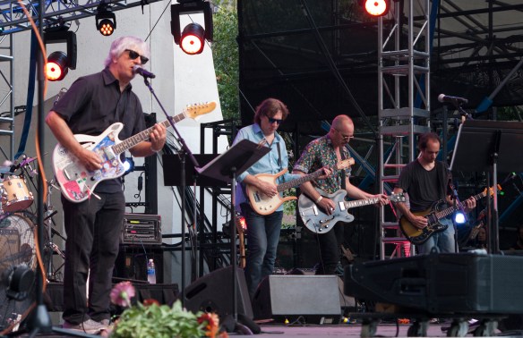 Ranaldo and guitars IMGP3090